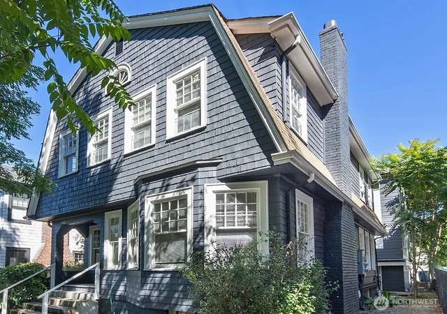 Photo 1 of Townhouse for sale at 5262 15th Ave Ne, Seattle, WA 98105 | MLS# NWM2572894 | Listing updated on 2026-09-25