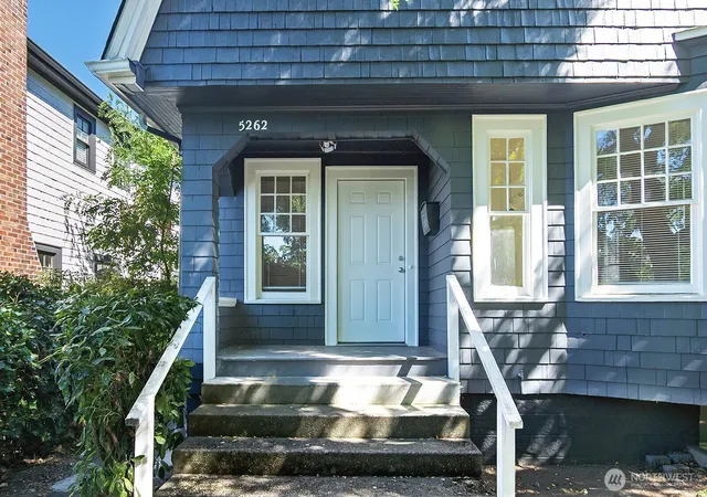 Photo 2 of Townhouse for sale at 5262 15th Ave Ne, Seattle, WA 98105 | MLS# NWM2572894 | Listing updated on 2026-09-25