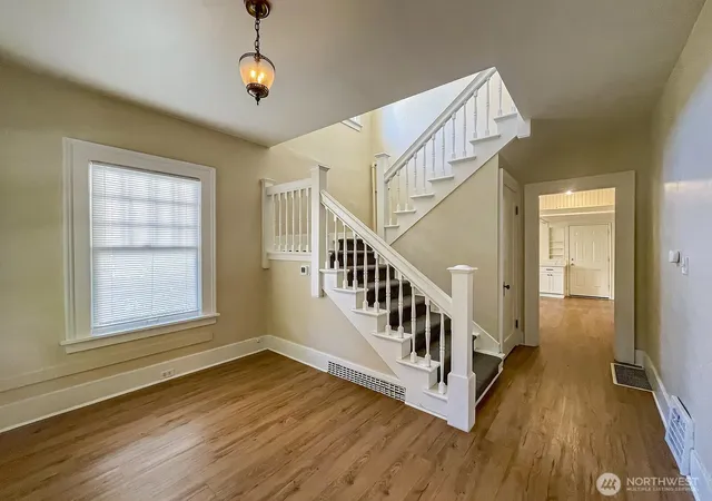 Photo 3 of Townhouse for sale at 5262 15th Ave Ne, Seattle, WA 98105 | MLS# NWM2572894 | Listing updated on 2026-09-25