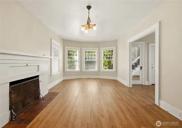 Photo 3 of Townhouse for sale at 5262 15Th Ave Ne, Seattle, WA 98105 | MLS# NWM2572894 | Listing updated on 2026-09-25