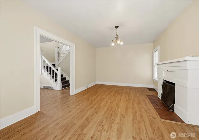 Photo 4 of Townhouse for sale at 5262 15Th Ave Ne, Seattle, WA 98105 | MLS# NWM2572894 | Listing updated on 2026-09-25