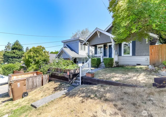 Photo 3 of Single family home for sale at 3415 S Durango St, Tacoma, WA 98409 | MLS# NWM2572898 | Listing updated on 2026-09-25