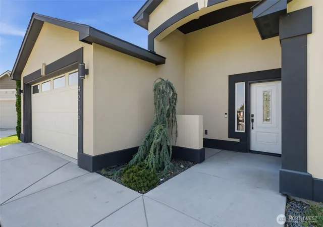 Photo 3 of Single family home for sale at 4216 S Conway Pl, Kennewick, WA 99337 | MLS# NWM2572909 | Listing updated on 2026-09-25