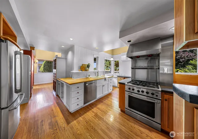Photo 2 of Sale Pending at 5836 Chuckanut Dr, Bow, WA 98232 | MLS# NWM2572911 | Listing updated on 2026-09-25
