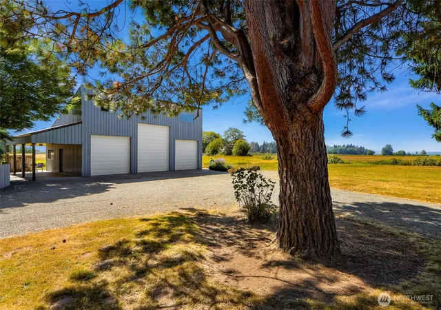 Photo 3 of Sale Pending at 5836 Chuckanut Dr, Bow, WA 98232 | MLS# NWM2572911 | Listing updated on 2026-09-25
