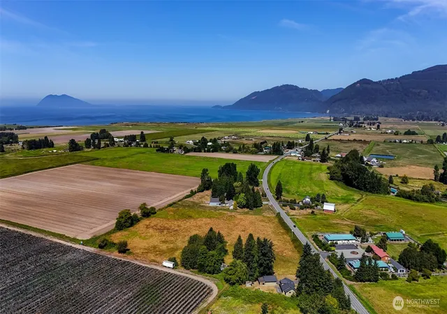 Photo 4 of Sale Pending at 5836 Chuckanut Dr, Bow, WA 98232 | MLS# NWM2572911 | Listing updated on 2026-09-25
