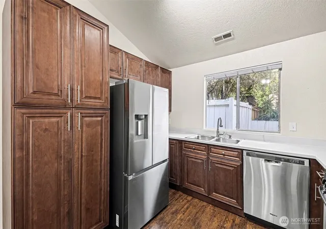 Photo 4 of Single family home for sale at 9103 183Rd Ave Ne, Redmond, WA 98052 | MLS# NWM2572913 | Listing updated on 2026-09-25