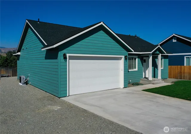 Photo 2 of Single family home for sale at 707 Petra Ct, Omak, WA 98841 | MLS# NWM2572941 | Listing updated on 2026-09-22