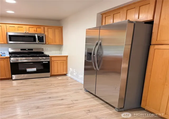 Photo 3 of Single family home for sale at 9506 10Th Ave E, Tacoma, WA 98445 | MLS# NWM2572954 | Listing updated on 2026-09-19