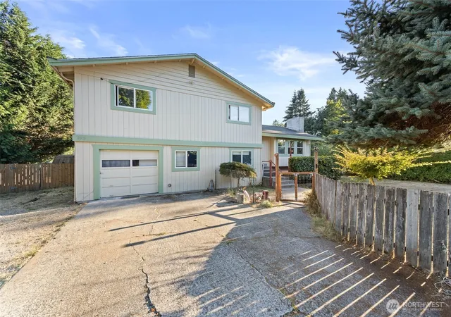 Photo 2 of Single family home for sale at 2515 15th Ave Se, Olympia, WA 98501 | MLS# NWM2572969 | Listing updated on 2026-09-25