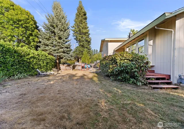 Photo 3 of Single family home for sale at 2515 15Th Ave Se, Olympia, WA 98501 | MLS# NWM2572969 | Listing updated on 2026-09-25