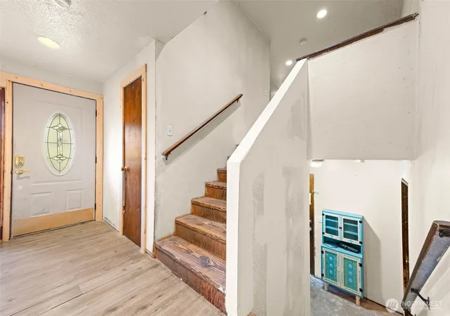 Photo 4 of Single family home for sale at 2515 15Th Ave Se, Olympia, WA 98501 | MLS# NWM2572969 | Listing updated on 2026-09-25