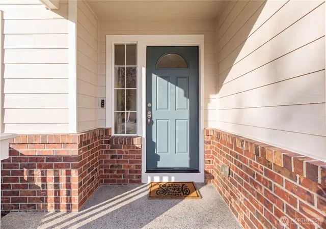 Photo 3 of Sale Pending at 2229 Se 2Nd Ct, Renton, WA 98056 | MLS# NWM2572981 | Listing updated on 2026-09-25