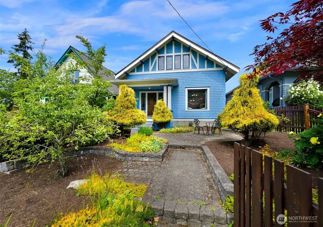 Photo 2 of Single family home for sale at 905 E Maple St, Bellingham, WA 98225 | MLS# NWM2572984 | Listing updated on 2026-09-30