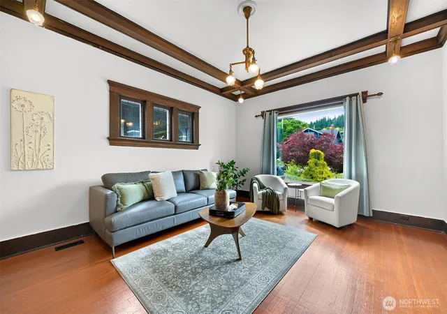 Photo 4 of Single family home for sale at 905 E Maple St, Bellingham, WA 98225 | MLS# NWM2572984 | Listing updated on 2026-09-30