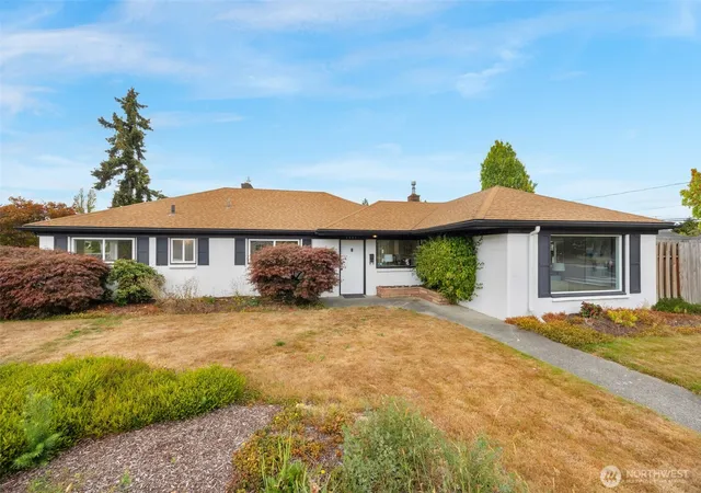 Photo 1 of Sale Pending at 1425 Broad St, Mount Vernon, WA 98274 | MLS# NWM2572990 | Listing updated on 2026-09-24