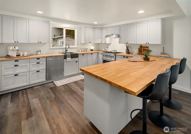 Photo 3 of Sale Pending at 10206 Sw Quartermaster Dr, Vashon, WA 98070 | MLS# NWM2573001 | Listing updated on 2026-09-28