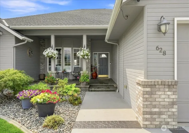 Photo 3 of Single family home for sale at 628 Briarwood Dr, East Wenatchee, WA 98802 | MLS# NWM2573002 | Listing updated on 2026-09-25