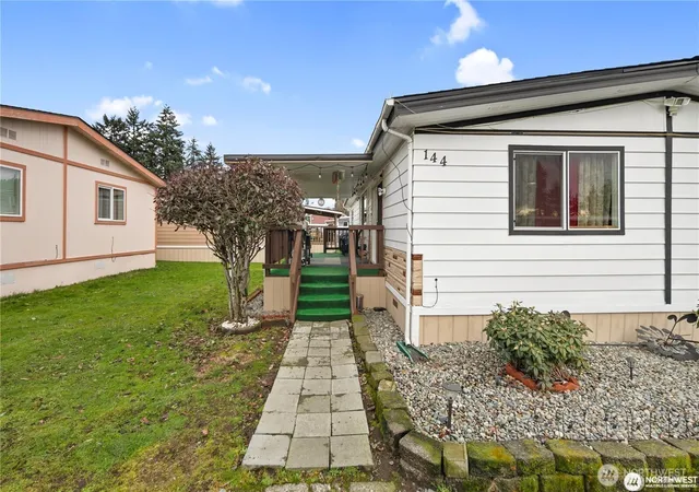 Photo 2 of Manufactured home for sale at 210 37th St Se #144, Auburn, WA 98002 | MLS# NWM2573021 | Listing updated on 2026-09-25