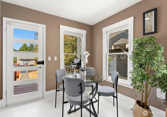 Photo 3 of Sale Pending at 917 Ne 72Nd St, Seattle, WA 98115 | MLS# NWM2573022 | Listing updated on 2026-09-22