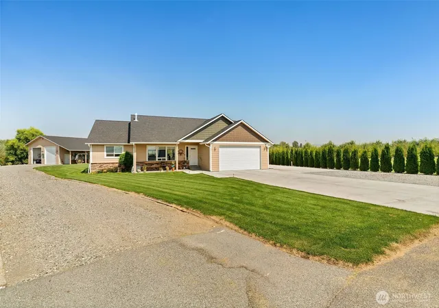 Photo 2 of Single family home for sale at 25 Columbia View Dr, Brewster, WA 98812 | MLS# NWM2573025 | Listing updated on 2026-09-25