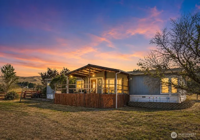 Photo 1 of Manufactured home for sale at 10 Birdsdale Rd, Selah, WA 98942 | MLS# NWM2573034 | Listing updated on 2026-09-25