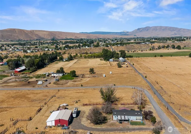 Photo 2 of Manufactured home for sale at 10 Birdsdale Rd, Selah, WA 98942 | MLS# NWM2573034 | Listing updated on 2026-09-25