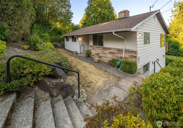 Photo 2 of Sale Pending at 19526 53rd Ave Ne, Lake Forest Park, WA 98155 | MLS# NWM2573039 | Listing updated on 2026-09-25