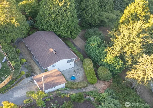 Photo 3 of Sale Pending at 19526 53rd Ave Ne, Lake Forest Park, WA 98155 | MLS# NWM2573039 | Listing updated on 2026-09-25