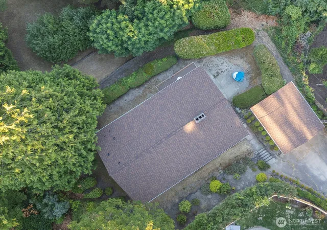 Photo 3 of Sale Pending at 19526 53Rd Ave Ne, Lake Forest Park, WA 98155 | MLS# NWM2573039 | Listing updated on 2026-09-25