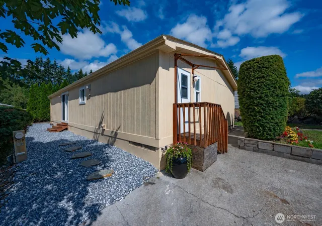 Photo 3 of Manufactured home for sale at 2418 S 371st St #47, Federal Way, WA 98003 | MLS# NWM2573044 | Listing updated on 2026-09-25