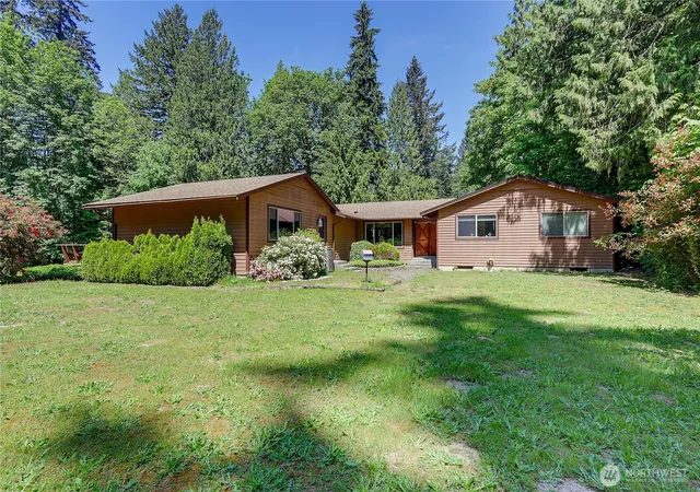Photo 3 of Sale Pending at 568 Se Oak Rd, Port Orchard, WA 98367 | MLS# NWM2573069 | Listing updated on 2026-09-25