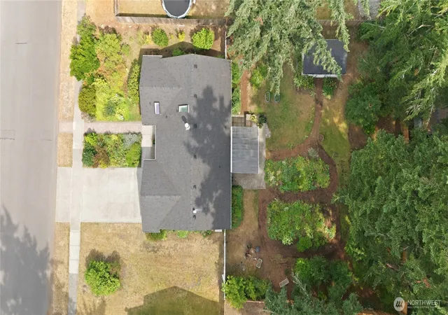 Photo 4 of Sale Pending at 8324 Lake Forest Dr Se, Olympia, WA 98503 | MLS# NWM2573070 | Listing updated on 2026-09-25