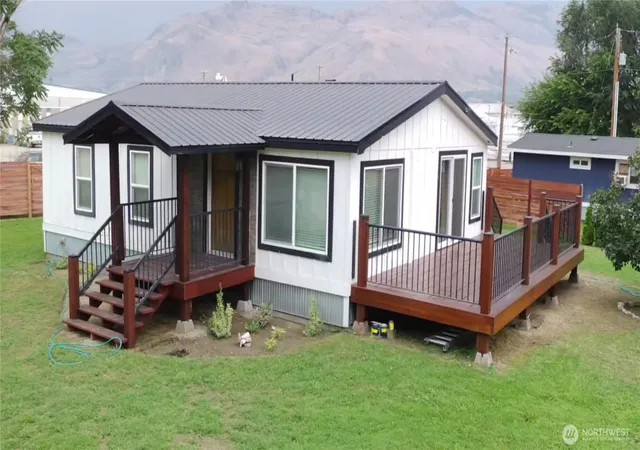 Photo 1 of Manufactured home for sale at 105 14th Ave, Oroville, WA 98844 | MLS# NWM2573110 | Listing updated on 2026-10-01