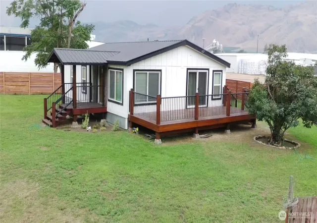 Photo 3 of Manufactured home for sale at 105 14th Ave, Oroville, WA 98844 | MLS# NWM2573110 | Listing updated on 2026-10-01