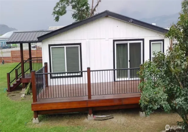 Photo 4 of Manufactured home for sale at 105 14Th Ave, Oroville, WA 98844 | MLS# NWM2573110 | Listing updated on 2026-10-01