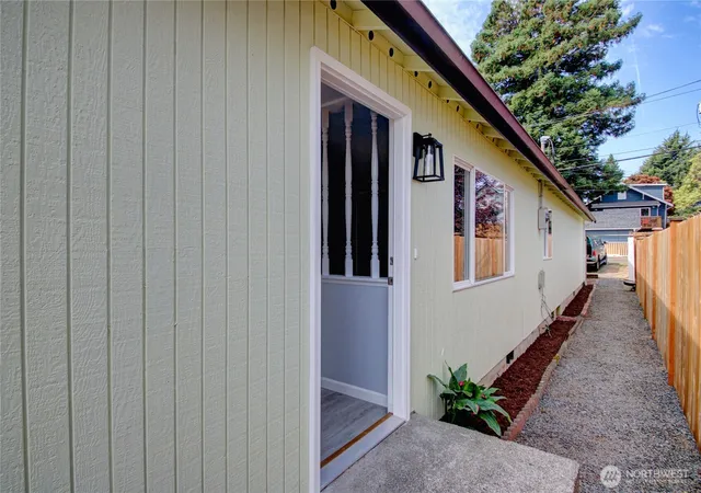 Photo 1 of Single family home for sale at 2524 Walnut St, Everett, WA 98201 | MLS# NWM2573112 | Listing updated on 2026-09-25