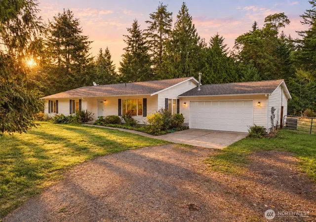 Photo 1 of Single family home for sale at 1011 E Sunset Hill Rd, Shelton, WA 98584 | MLS# NWM2573126 | Listing updated on 2026-09-23