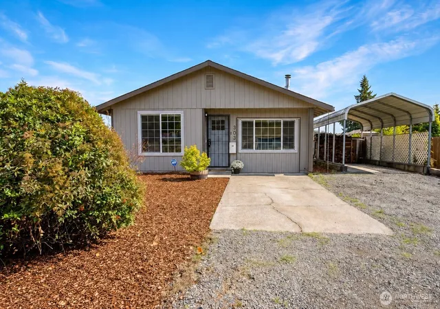 Photo 2 of Single family home for sale at 303 Olympia St E, Rainier, WA 98576 | MLS# NWM2573138 | Listing updated on 2026-09-25