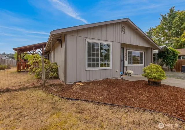 Photo 3 of Single family home for sale at 303 Olympia St E, Rainier, WA 98576 | MLS# NWM2573138 | Listing updated on 2026-09-25