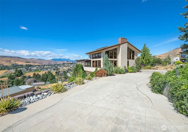 Photo 1 of Single family home for sale at 3808 School St, Wenatchee, WA 98801 | MLS# NWM2573140 | Listing updated on 2026-09-24