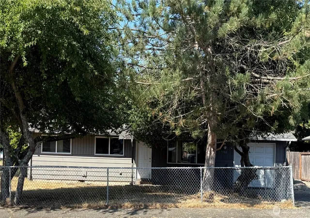Photo 3 of Single family home for sale at 12708 Se 164th Street, Renton, WA 98058 | MLS# NWM2573144 | Listing updated on 2026-09-25