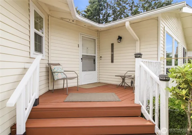 Photo 3 of Single family home for sale at 2012 Se Lincoln Circle Circle, Renton, WA 98055 | MLS# NWM2573152 | Listing updated on 2026-10-20