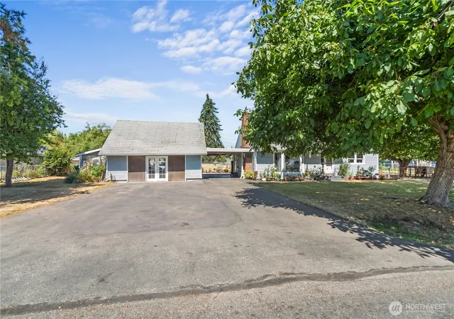 Photo 2 of Single family home for sale at 401 South St, Centralia, WA 98531 | MLS# NWM2573173 | Listing updated on 2026-09-25