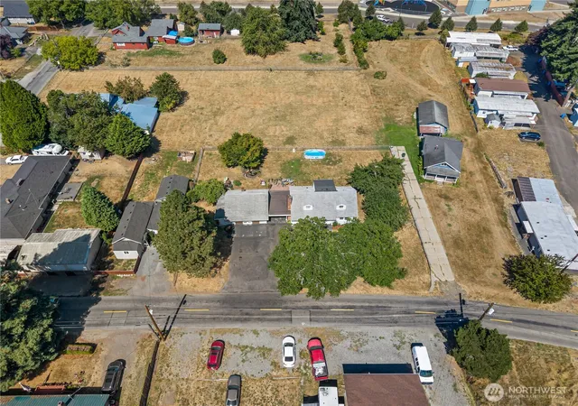 Photo 3 of Single family home for sale at 401 South St, Centralia, WA 98531 | MLS# NWM2573173 | Listing updated on 2026-09-25
