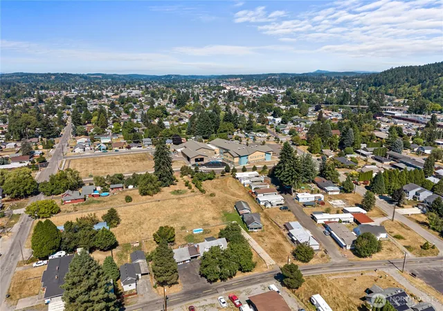 Photo 4 of Single family home for sale at 401 South St, Centralia, WA 98531 | MLS# NWM2573173 | Listing updated on 2026-09-25