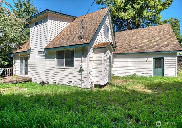 Photo 3 of Sale Pending at 2145 Fir St, Point Roberts, WA 98281 | MLS# NWM2573179 | Listing updated on 2026-09-29