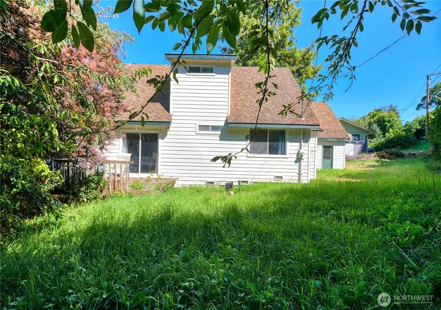 Photo 3 of Sale Pending at 2145 Fir St, Point Roberts, WA 98281 | MLS# NWM2573179 | Listing updated on 2026-09-29