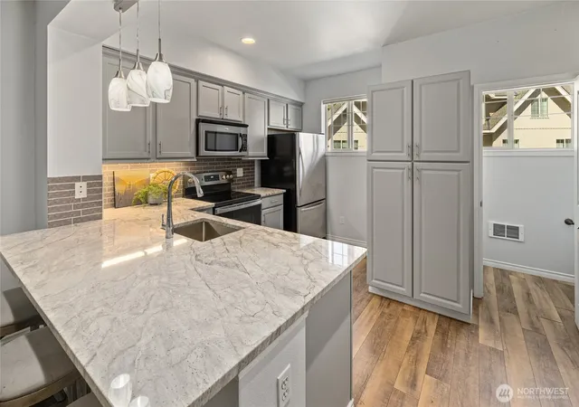 Photo 4 of Townhouse for sale at 215 Sagebrook Ln, Cle Elum, WA 98922 | MLS# NWM2573193 | Listing updated on 2026-09-25
