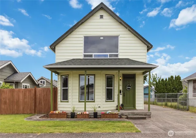 Photo 1 of Sale Pending at 704 Columbia St, Kelso, WA 98626 | MLS# NWM2573207 | Listing updated on 2026-09-24